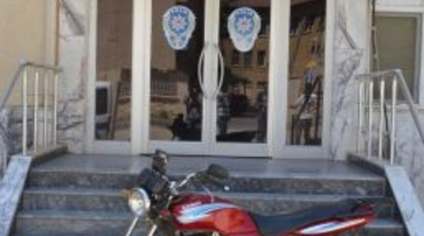 7 Ay &Ouml;nce &Ccedil;alınan Motosiklet Bulundu, 3 Ş&uuml;pheli G&ouml;zaltında