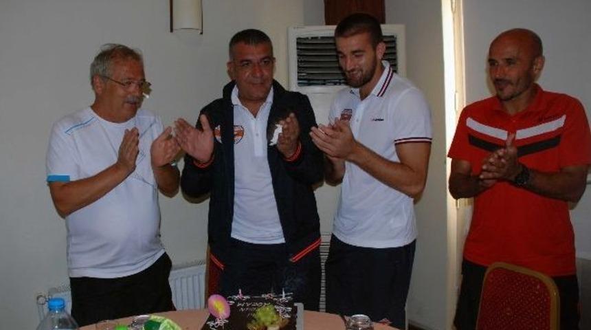 Adanaspor&rsquo;da S&uuml;rpriz Doğum G&uuml;n&uuml; Kutlaması