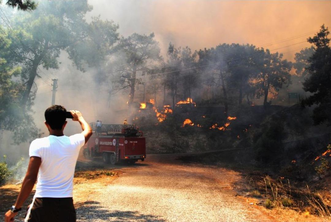 Manavgat T&uuml;rkbeleni'nde Yangın Soğutma &Ccedil;alışmaları Başladı