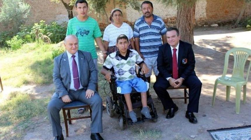 Salihli Rotary Kul&uuml;b&uuml; Engelli &Ccedil;ocuğu Sevindirdi