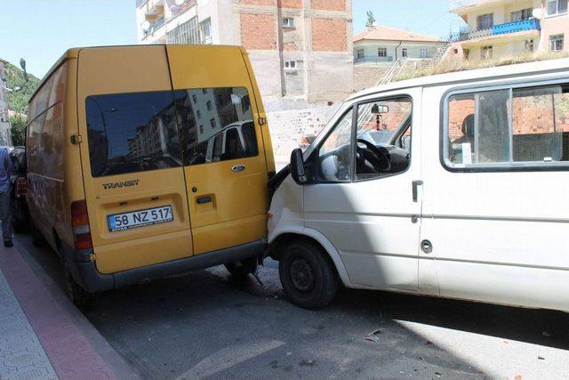 Zincirleme Trafik Kazası Maddi Hasara Yol Açtı