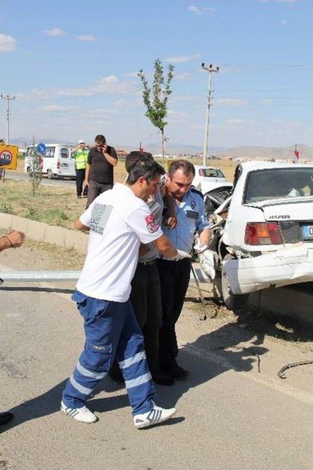 Afyonkarahisar’da Trafik Kazası: 1 Ölü, 3 Yaralı