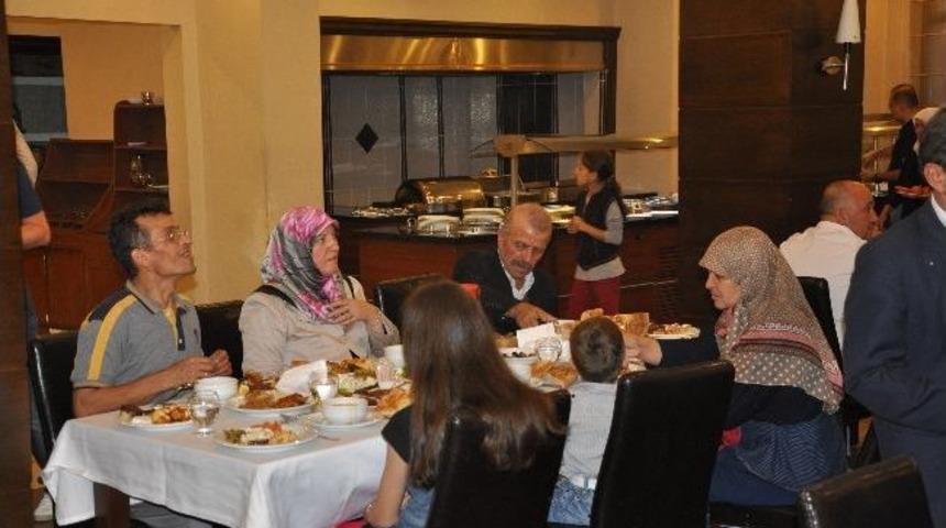 Şehit Aileleri Ve Gaziler İftarda Buluştu