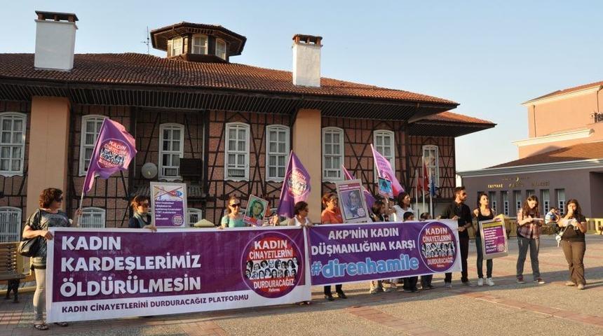 Kadın Cinayetlerini Durduracağız Platformu 'hamile' Yorumu I&ccedil;in Eylem Yaptı