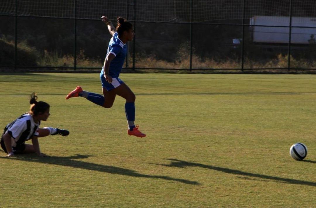 İki Yakanın Bayan Futbol Takımları İzmir'de Buluştu