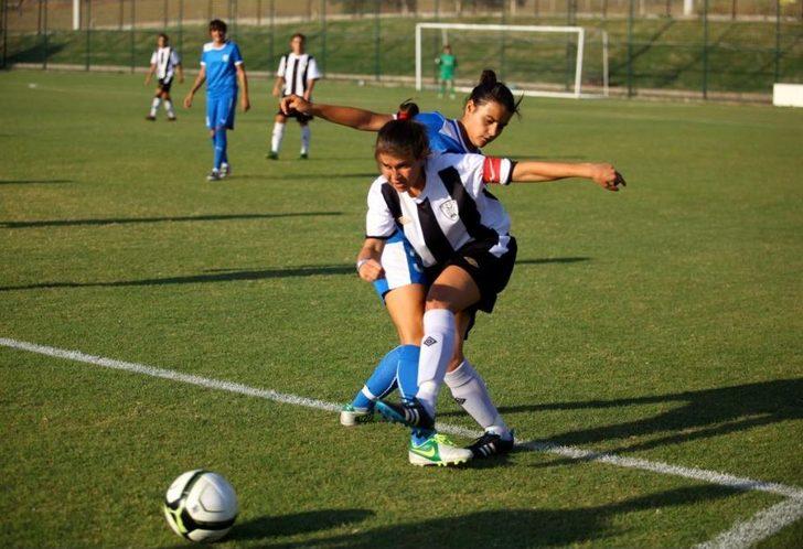 İki Yakanın Bayan Futbol Takımları İzmir'de Buluştu G3