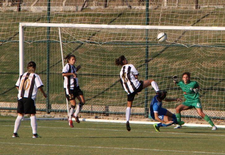İki Yakanın Bayan Futbol Takımları İzmir'de Buluştu G5