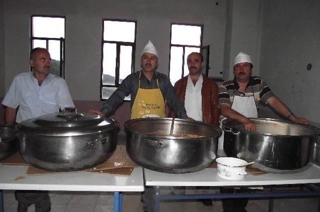 Akkuş'un Tek Kadın Muhtarından Bin Kişilik İftar