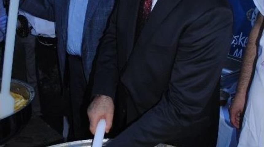 Başbakan Yardımcısı Bozdağ Kardeşlik Aşını Pişirdi