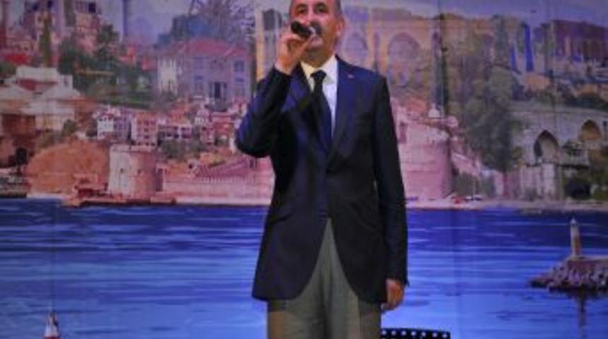 M&uuml;ezzinoğlu, Tekirdağ'da Iftara Katıldı