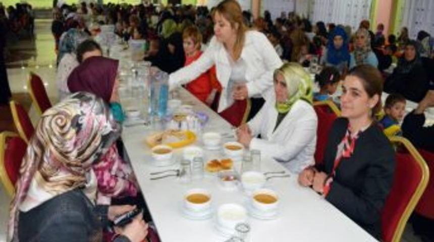 Malatyalı Iş Kadınlarından Suriyelilere Iftar