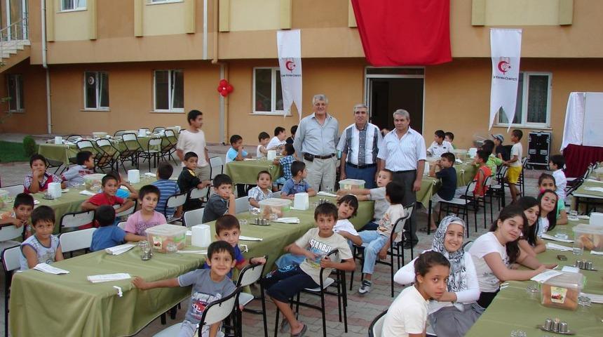 Denizli'de &Ccedil;ocuklara &Ouml;zel Iftar Programı