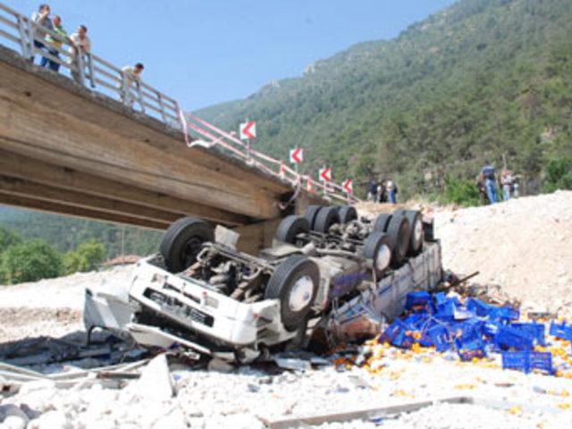 Eski sevgilisine kurşun yağdırdı 15