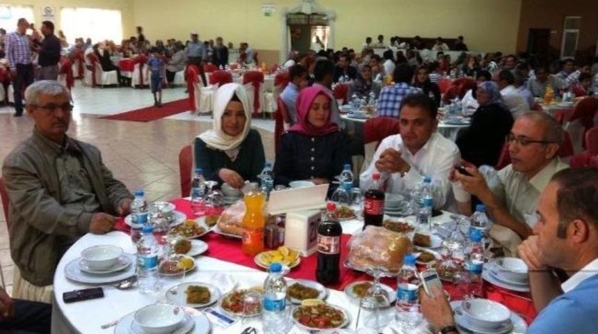 Ak Parti İl Başkanlığından Partililere İftar Yemeği
