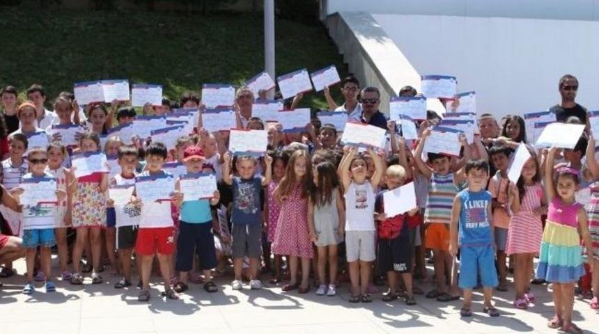 Nil&uuml;fer&rsquo;de Y&uuml;zlerce &Ccedil;ocuğun Sertifika Sevinci