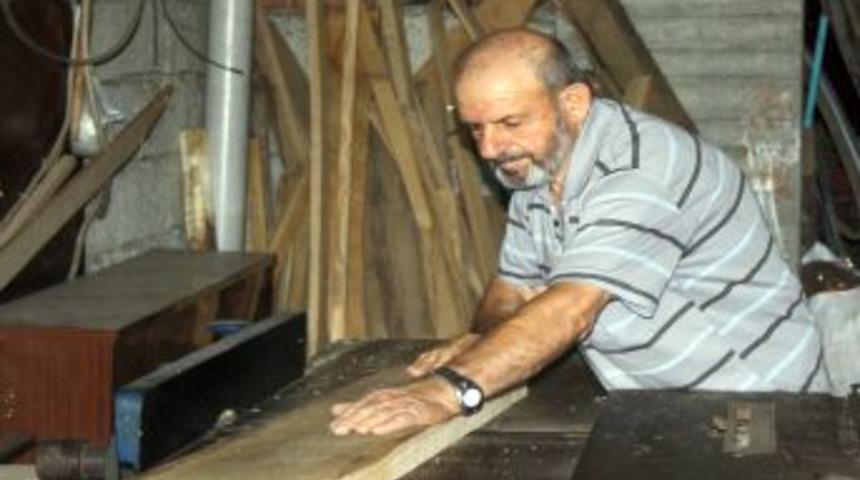 Evinin Altındaki D&uuml;kk&acirc;nda 20 Yıldır Balık&ccedil;ı Teknesi Imalatı Yapıyor