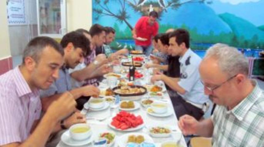&Ccedil;ayeli Şahika, Emniyet &Ccedil;alışanlarını Iftarda Buluşturdu