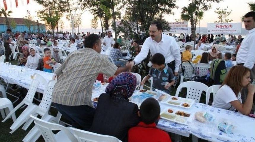 Başiskele'de Ramazan Akşamlarına &Ccedil;ocuklar Renk Katıyor