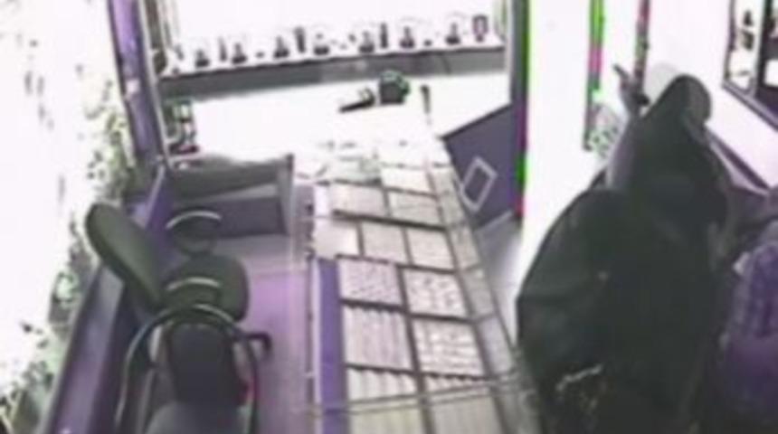 Kardeşlerin soygun planı &ccedil;arşafa dolandı!