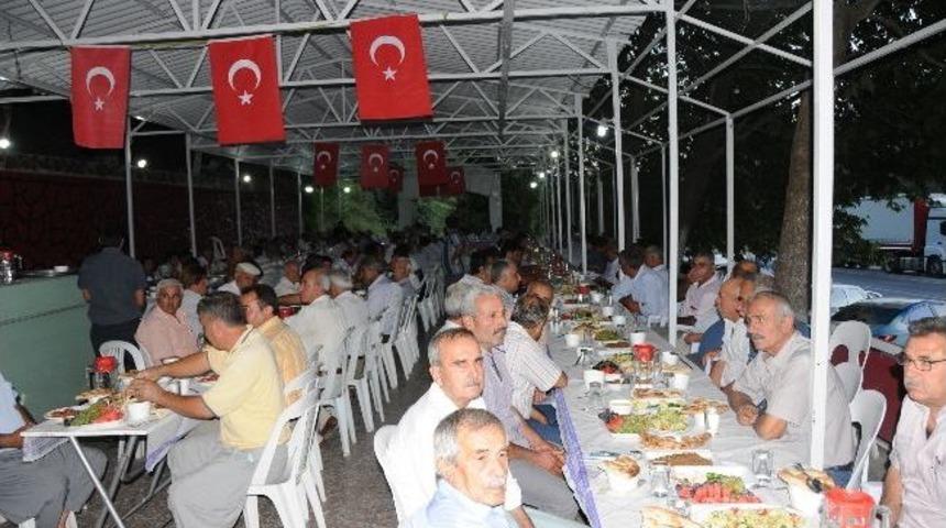 Muhtarlardan Protokola İftar Yemeği