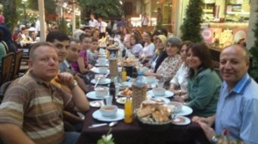 D&uuml;zce Namık Kemal İlk Ve Ortaokulu &Ouml;ğretmen Ve Y&ouml;neticileri İftarda Bir Araya Geldi