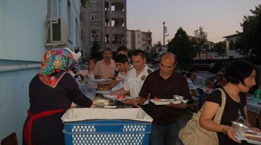 Lapseki Devlet Hastanesi Personeli İftarda Buluştu