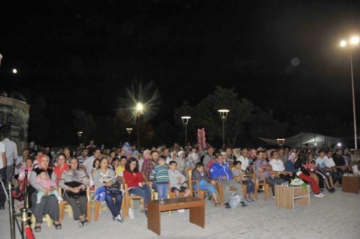 Karaman Kalesi'nde 'neşeli Muhabbetler' Oyunu Sahnelendi G3