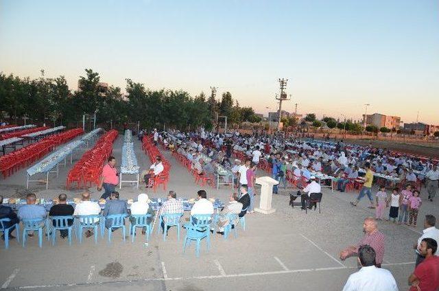 Viranşehir Kaymakamlığı 1500 Kişiye İftar Yemeği Verdi