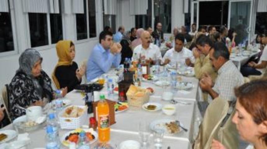 Kaymakam &Ccedil;akmak&rsquo;tan Şehit Ailelerine Iftar Yemeği