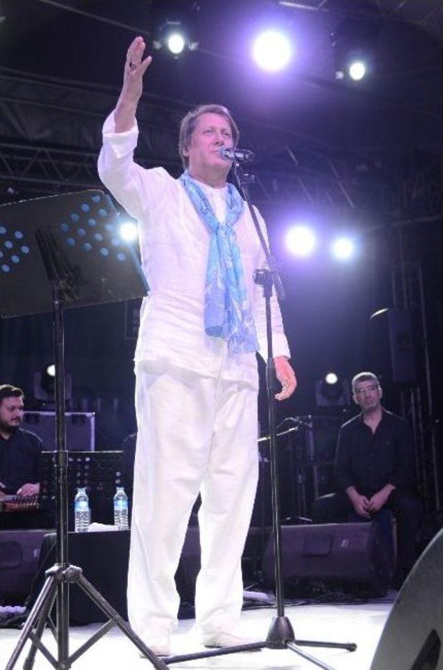 Ahmet Özhan İle Huzurlu Konser