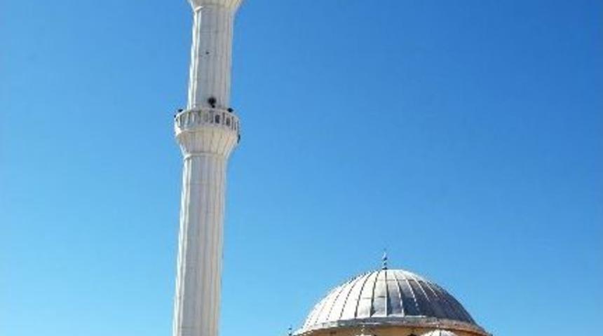 Erdemoğlu Ailesi Hayırseverlikte Yarışıyor