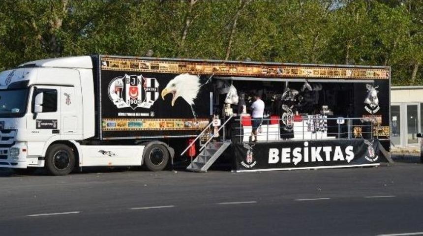 Beşiktaş Tırı Pazar&rsquo;a Kadar &Ccedil;orlu&rsquo;da