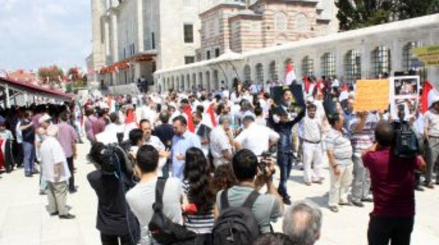 Fatih Camii'nde Mısır protestosu