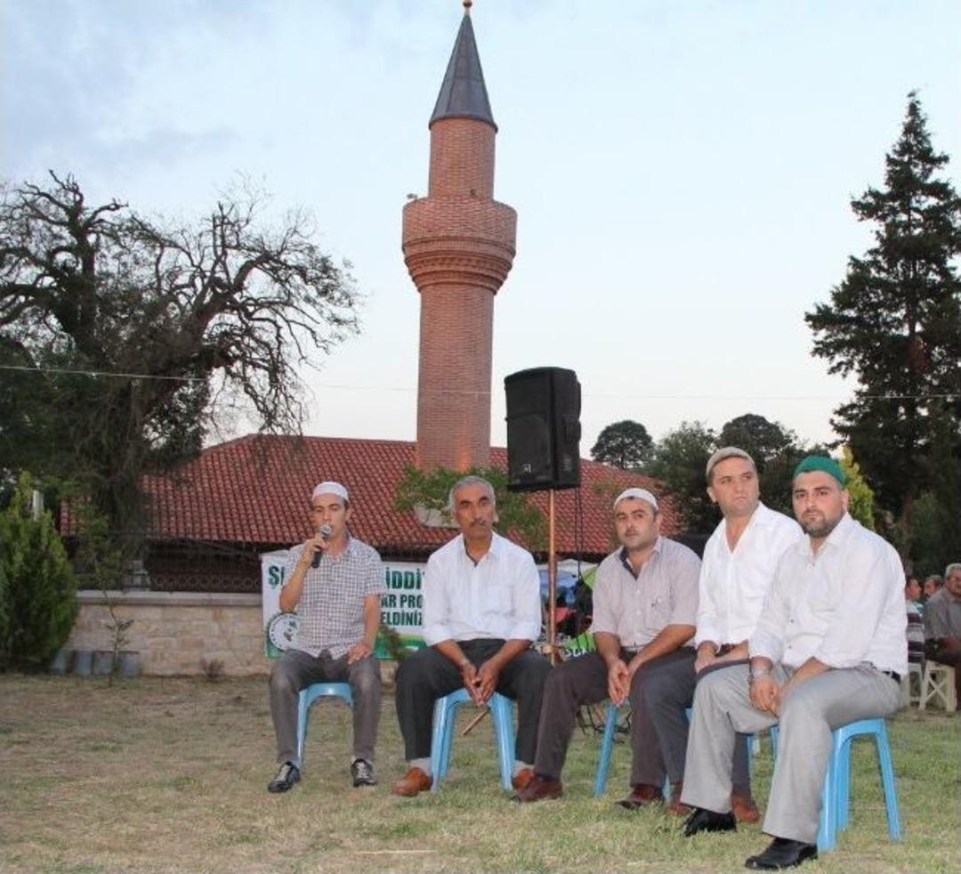 Tarihi Caminin Bah&ccedil;esinde İftar Yaptılar