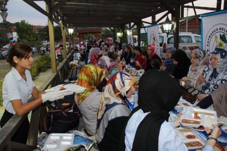 Tarihi Caminin Bahçesinde İftar Yaptılar G1