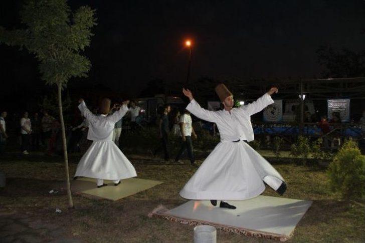 Tarihi Caminin Bahçesinde İftar Yaptılar G3