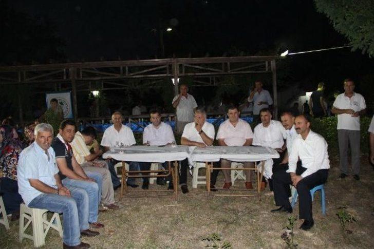 Tarihi Caminin Bahçesinde İftar Yaptılar G4