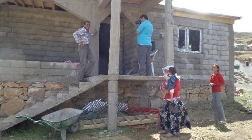 Kaymakam Şahin Vatandaşa Ev Yaptırdı