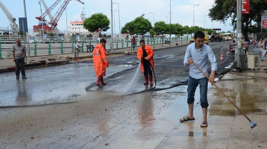 Yağmur Sonrası Temizlik &Ccedil;alışmaları Devam Ediyor