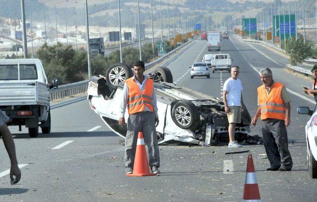 Tatil Yolunda Kaza: İkisi Çocuk 6 Yaralı