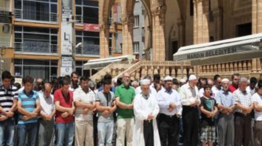 Mısır'da &Ouml;lenler I&ccedil;in Mardin'de Gıyabi Cenaze Namazı Kılındı