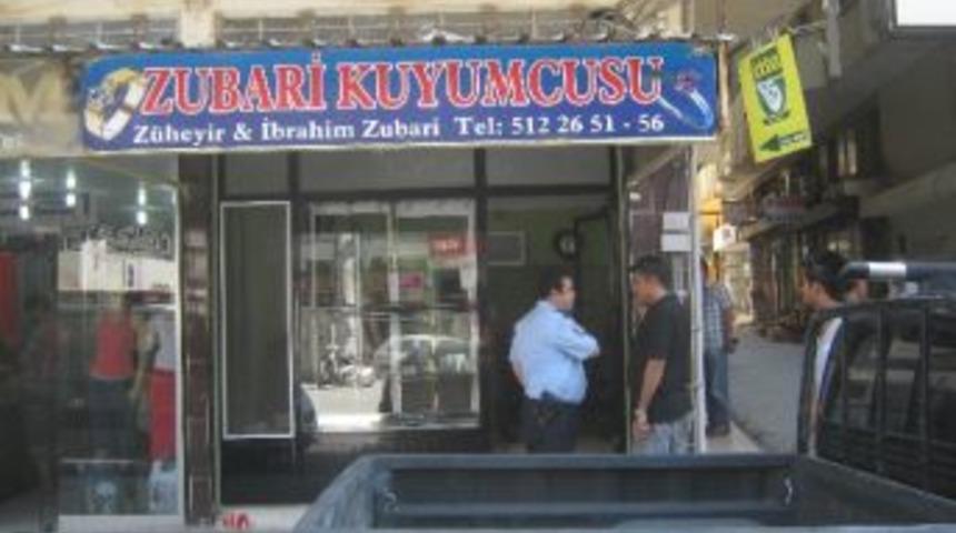 &ldquo;nişanlıma Alyans Alacağım&rdquo; Bahanesiyle Girdiği Kuyumcuyu Soydu