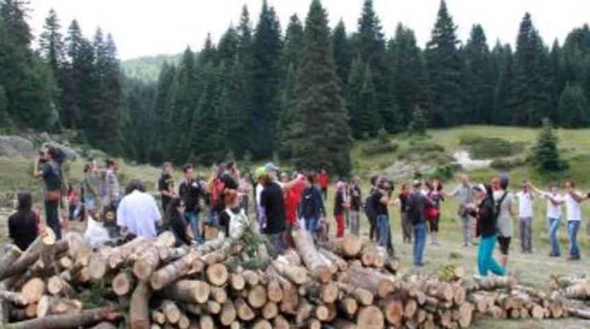 Bir Ağa&ccedil; Eylemi De Uludağ&rsquo;da