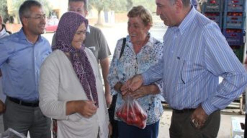 G&uuml;rsel Tekin Pazarcı Esnafına Kendini Maliye Bakanı Olarak Tanıttı