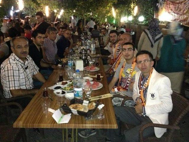 Denizli’de Galatasaray Taraftarı İftarda Buluştu