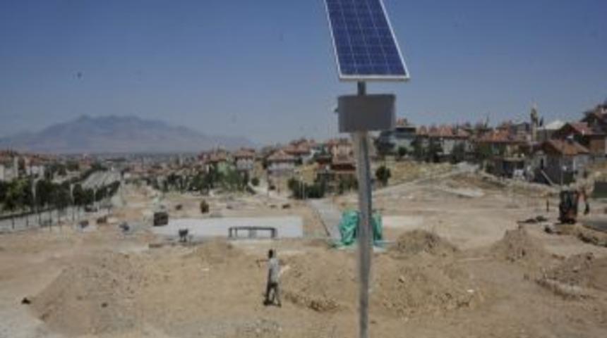 Karaman'da Parklar G&uuml;neş Enerjisiyle Aydınlatılacak