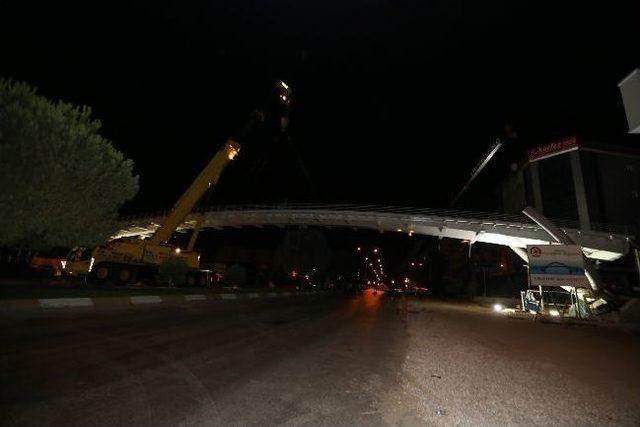 Yunus Emre Üst Geçidi'nde Çalışmalar Devam Ediyor