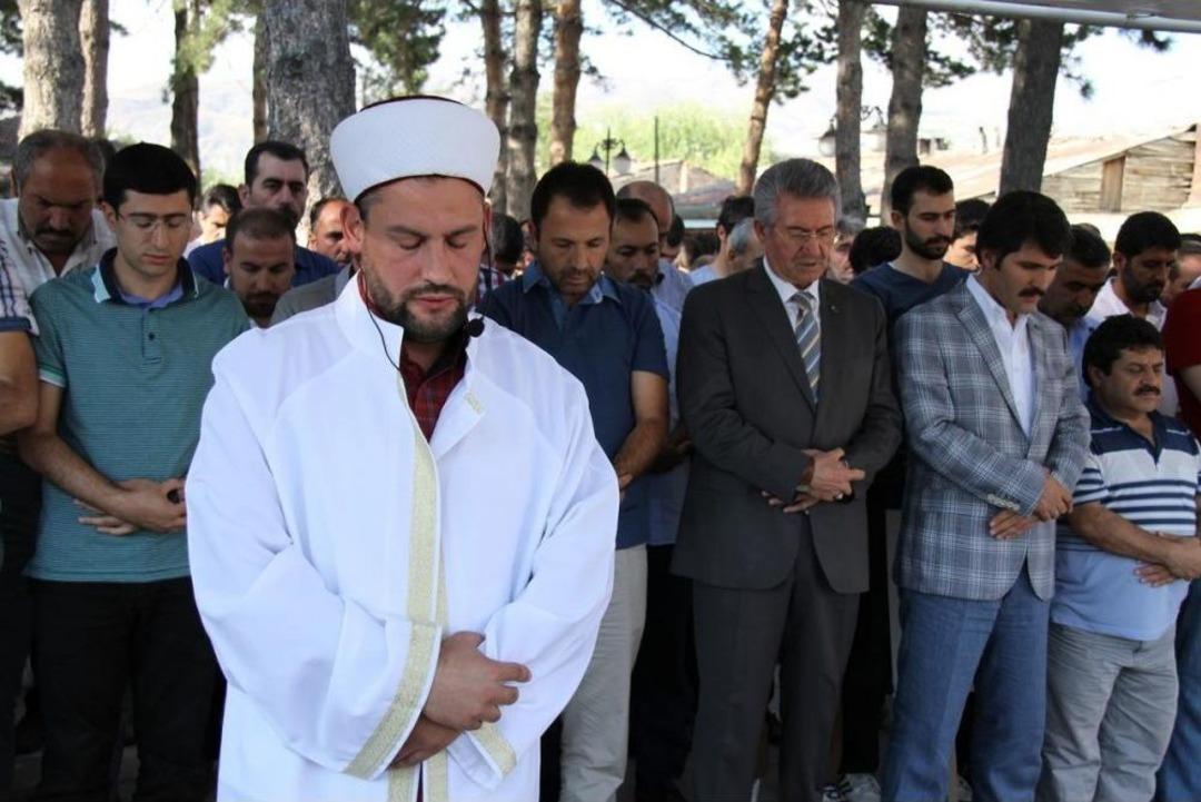 Mısır'da Demokrasi Yanlılarına Ateş A&ccedil;ılması