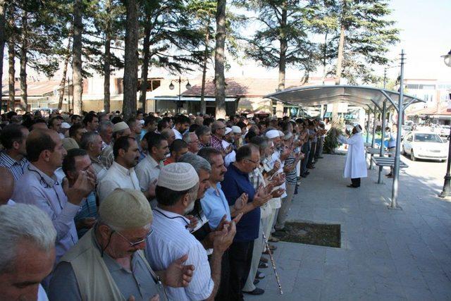 Mısır’da Ordu Katliamında Ölenler Için Gıyabi Cenaze Namazı