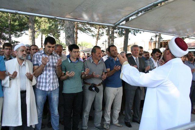 Mısır’da Ordu Katliamında Ölenler Için Gıyabi Cenaze Namazı